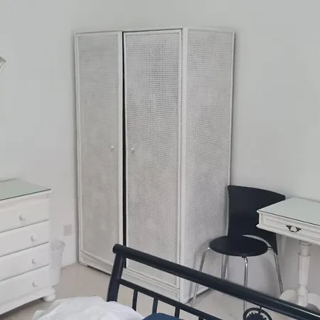 5 Bedrooms Flat At Taxbiex Lägenhet
