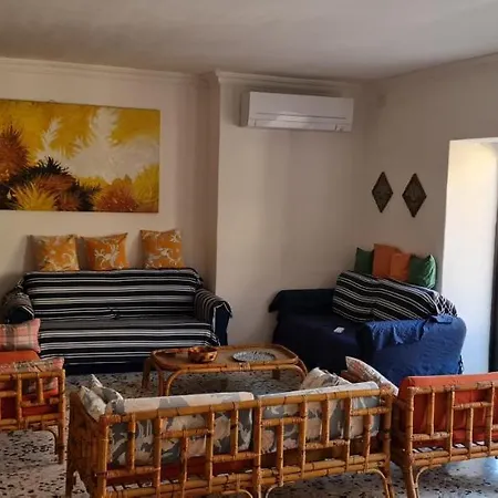 Lägenhet 5 Bedrooms Flat At Taxbiex *