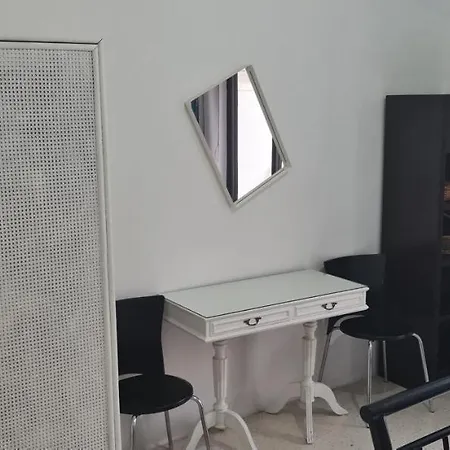 5 Bedrooms Flat At Taxbiex *