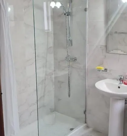 5 Bedrooms Flat At Taxbiex شقة